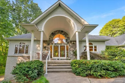 8808 Big Lake Rd, Springfield, MI 48346