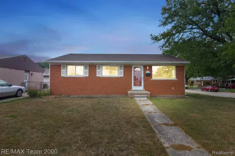 6557 Huntleigh St, Garden City, MI 48135
