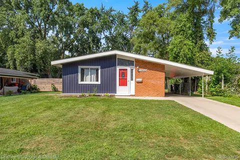 29641 Fairfax St, Southfield, MI 48076
