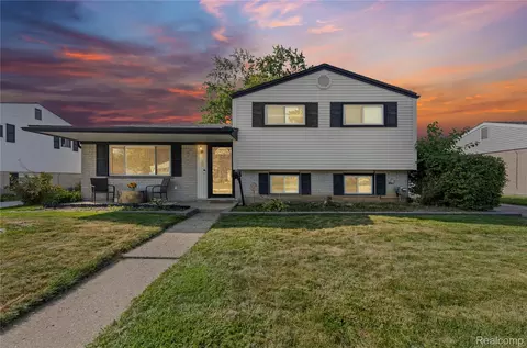 2240 Camel Dr, Sterling Heights, MI 48310
