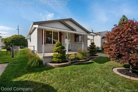 20214 Macel St, Roseville, MI 48066