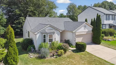 1660 Chelsea Circle Cir, Howell, MI 48843