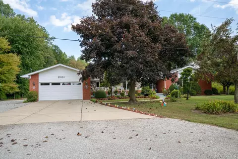 21601 Otter Rd, Belleville, MI 48111