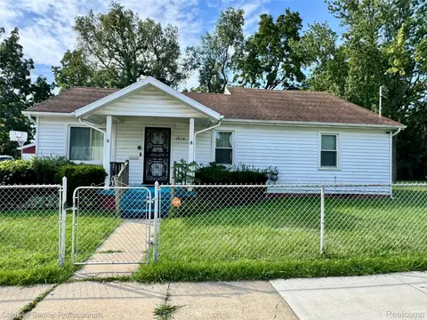 1014 E Holbrook Ave, Flint, MI 48505