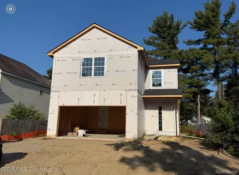 9400 Roland Dr, Brighton, MI 48116