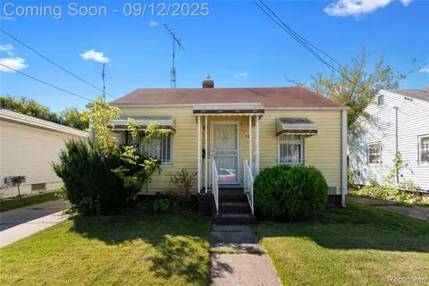 726 E Parkway Ave, Flint, MI 48505