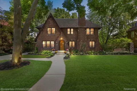 1144 Berkshire Rd, Grosse Pointe Park, MI 48230