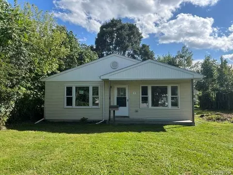 44 Fessenden St, Mount Clemens, MI 48043