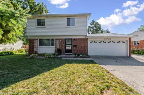 38748 Trafalgar Way, Sterling Heights, MI 48312