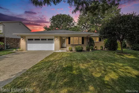 5587 Aster Dr, Troy, MI 48085