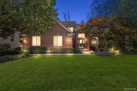 59213 Carriage Ln, Lyon, MI 48178