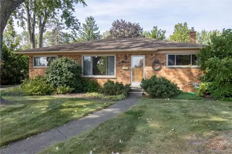 17058 W 13 Mile Rd, Beverly Hills, MI 48025