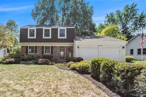 2664 Kenwyck Dr, Troy, MI 48085