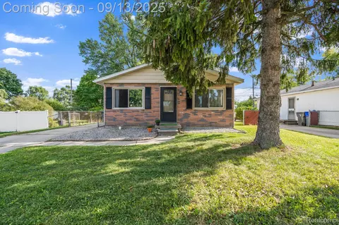 20158 Williamson St, Clinton Township, MI 48035