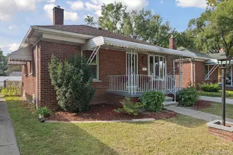 19249 Pinecrest Dr, Allen Park, MI 48101