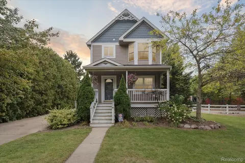 315 N Barnard St, Howell, MI 48843