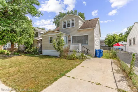 7524 Toepfer Rd, Warren, MI 48091