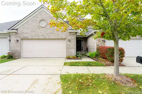 778 Knolls Landing Dr, Milford, MI 48381