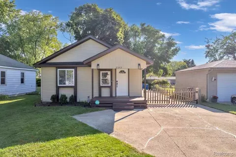 2342 Ellery Ave, Waterford, MI 48327