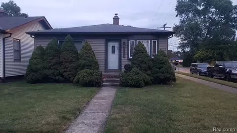 5481 Edgewood St, Dearborn Heights, MI 48125