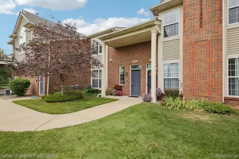 2056 Leighton Dr, Utica, MI 48317