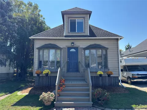 747 Cherry St, Wyandotte, MI 48192