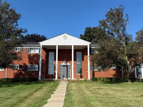 1099 Tienken Ct #204, Rochester Hills, MI 48306