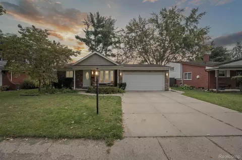 15036 Lakewood Dr, Plymouth, MI 48170