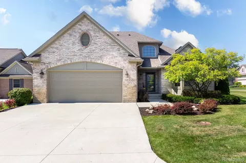 20622 Golf Ridge Cir, Livonia, MI 48152