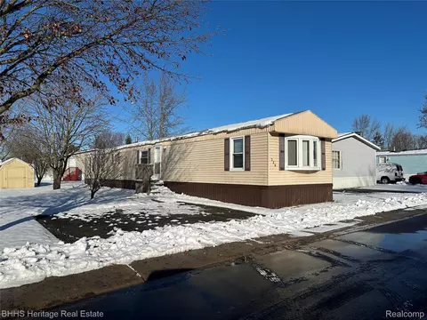 326 Emerald Cir S, Northfield, MI 48189