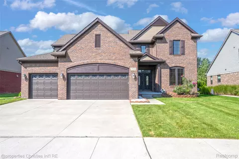 3938 Somerset Cir, Rochester, MI 48309