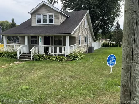1785 Medler Rd, Commerce, MI 48382