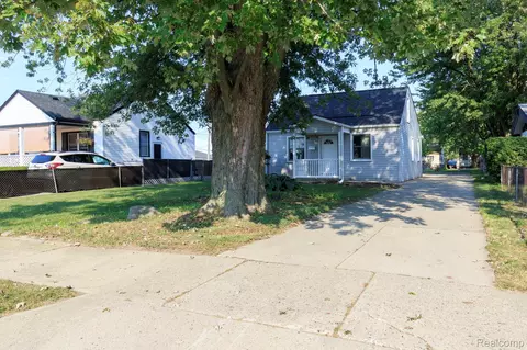 29254 Harding St, Roseville, MI 48066