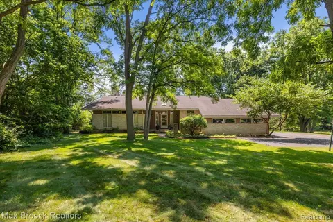 45167 9 Mile Rd, Northville, MI 48167