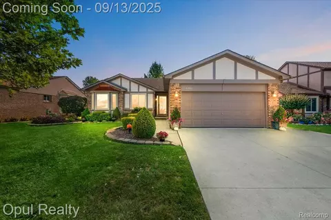 43016 Nebel Trl, Clinton Township, MI 48038