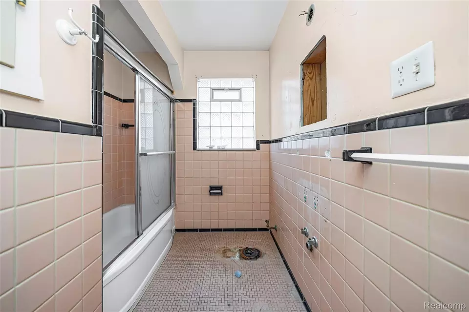 Bath - 14966 Prevost St, Detroit, MI 48227 photo 1 of 1