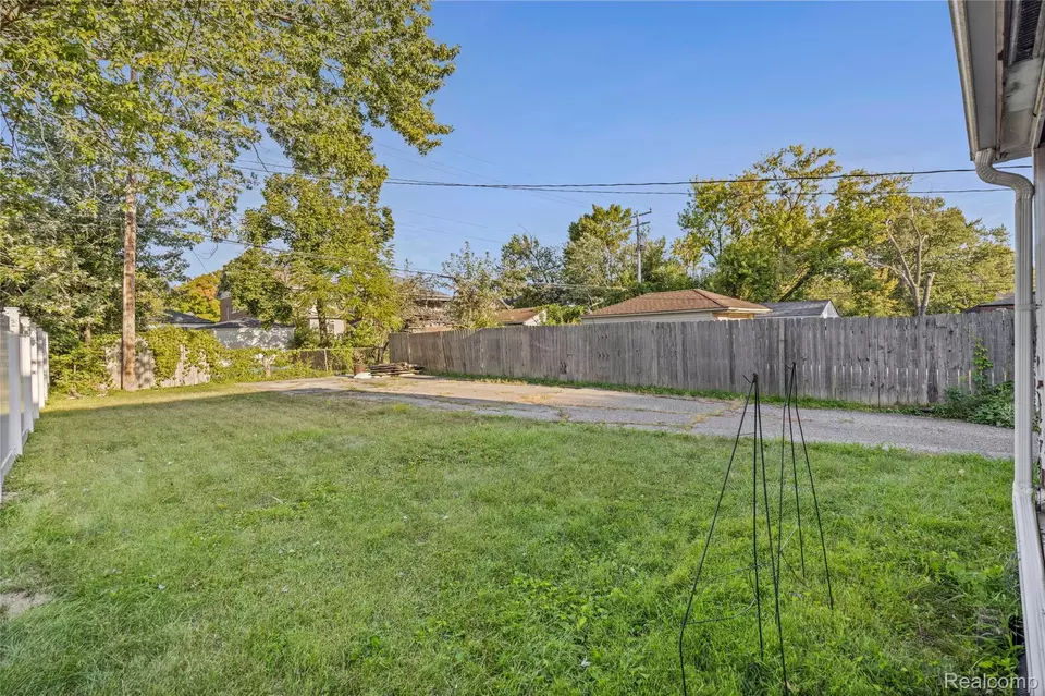 Exterior - 14966 Prevost St, Detroit, MI 48227 photo 4 of 5