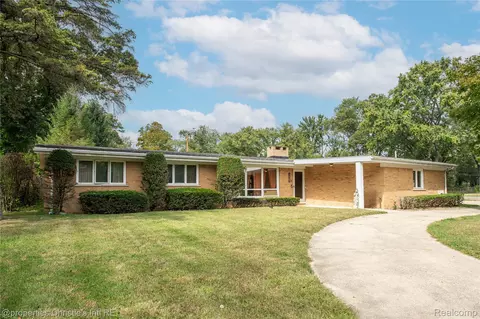 25275 Briarbank Ave, Southfield, MI 48033