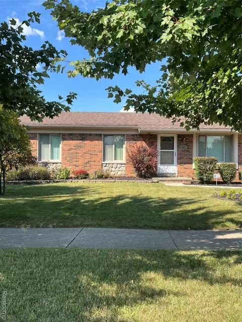 15715 Zichi St, Clinton Township, MI 48038