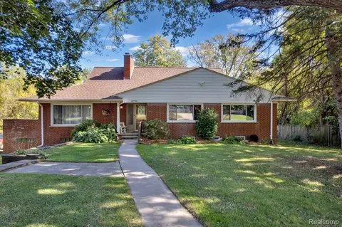 42790 Utica Rd, Sterling Heights, MI 48314