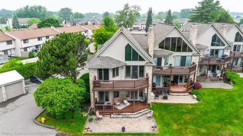 50731 Harbour View Dr N #26, New Baltimore, MI 48047