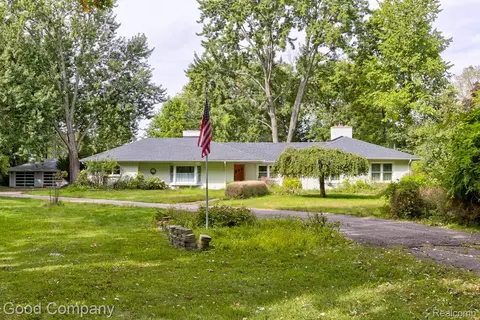 28231 Parkhill St, Farmington Hills, MI 48334