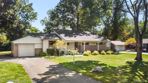 23718 Longacre St, Farmington, MI 48335