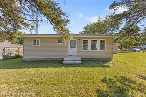 4062 N Belsay Rd, Flint, MI 48506