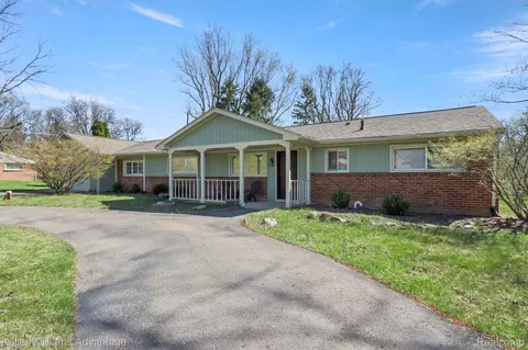 28312 Green Castle Rd, Farmington Hills, MI 48334