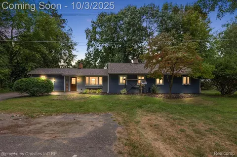 2240 W Nalone, Wixom, MI 48393