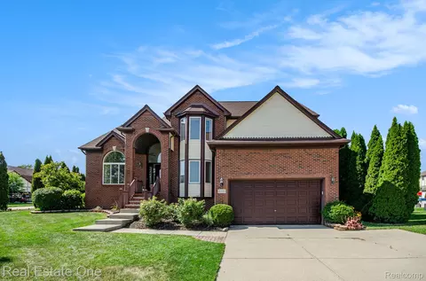 47935 Remington Ct, Chesterfield, MI 48047