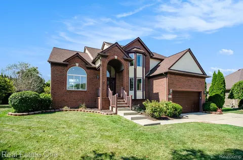 47935 Remington Ct, Chesterfield, MI 48047