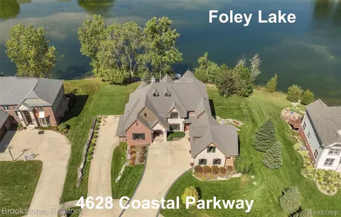 4628 Coastal Pkwy, White Lake, MI 48386