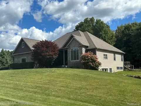 16429 Shadow Ln, Linden, MI 48451